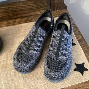 Women’s Kodiak Ortholite Steel Toe Shoes.   B4